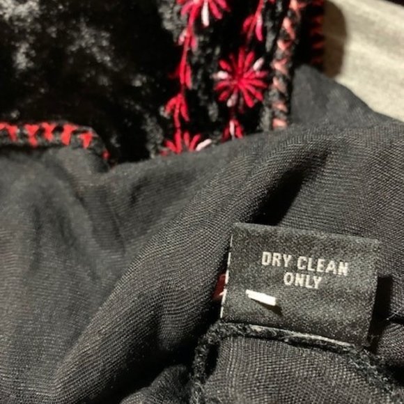 Betsey Johnson 4 black & red - Picture 6 of 11